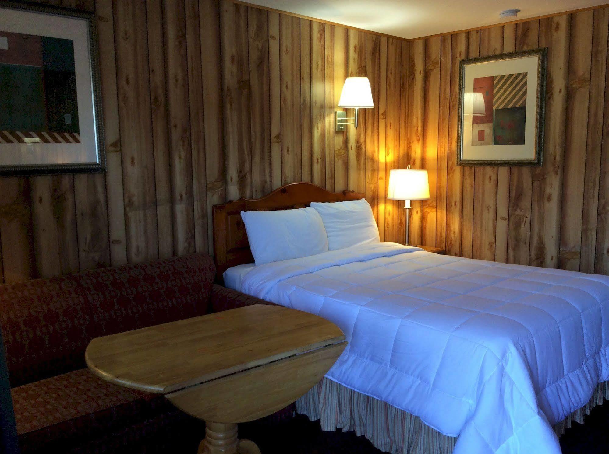 Country Inn - Licking Екстериор снимка